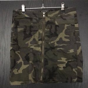 Camouflage Front Zipper Skirt